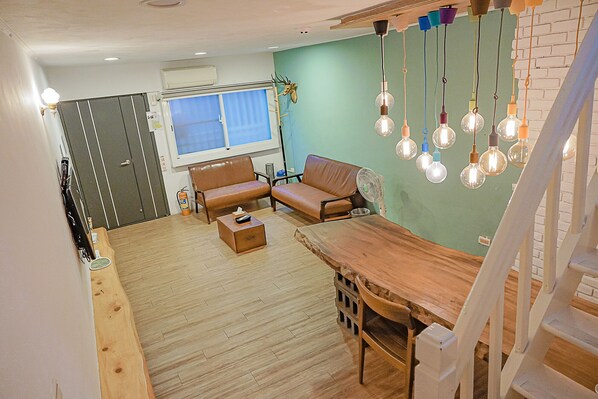 غرفة سينيور رباعية | مكتب وستائر تعتيم وأسرّة قابلة للطي وواي فاي مجانًا