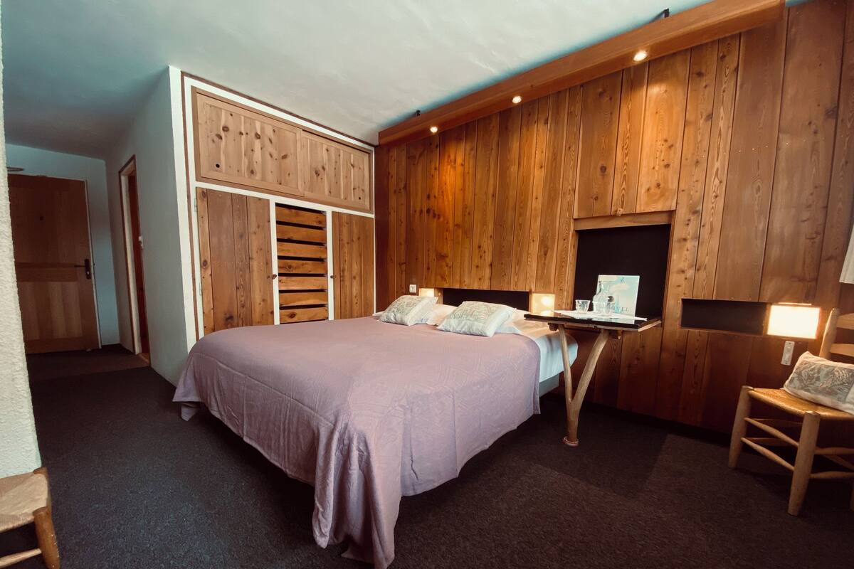 Comfort Double or Twin Room | In-room safe, laptop workspace, blackout drapes
