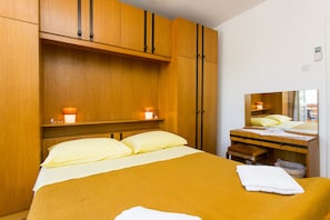 1 bedroom, free WiFi, bed sheets