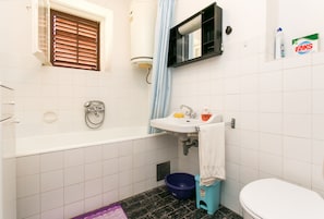 Studio (Studio Apartment) | Bathroom | Towels - Bridge View (Dubrovnik)