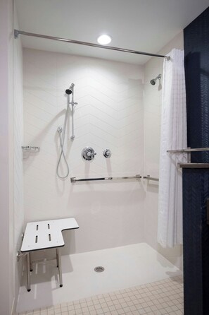 Ducha, artículos de tocador gratuitos, secador de pelo, toallas