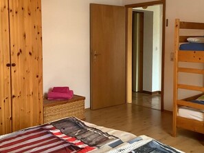 Apartment | 2 bedrooms, free WiFi, bed sheets