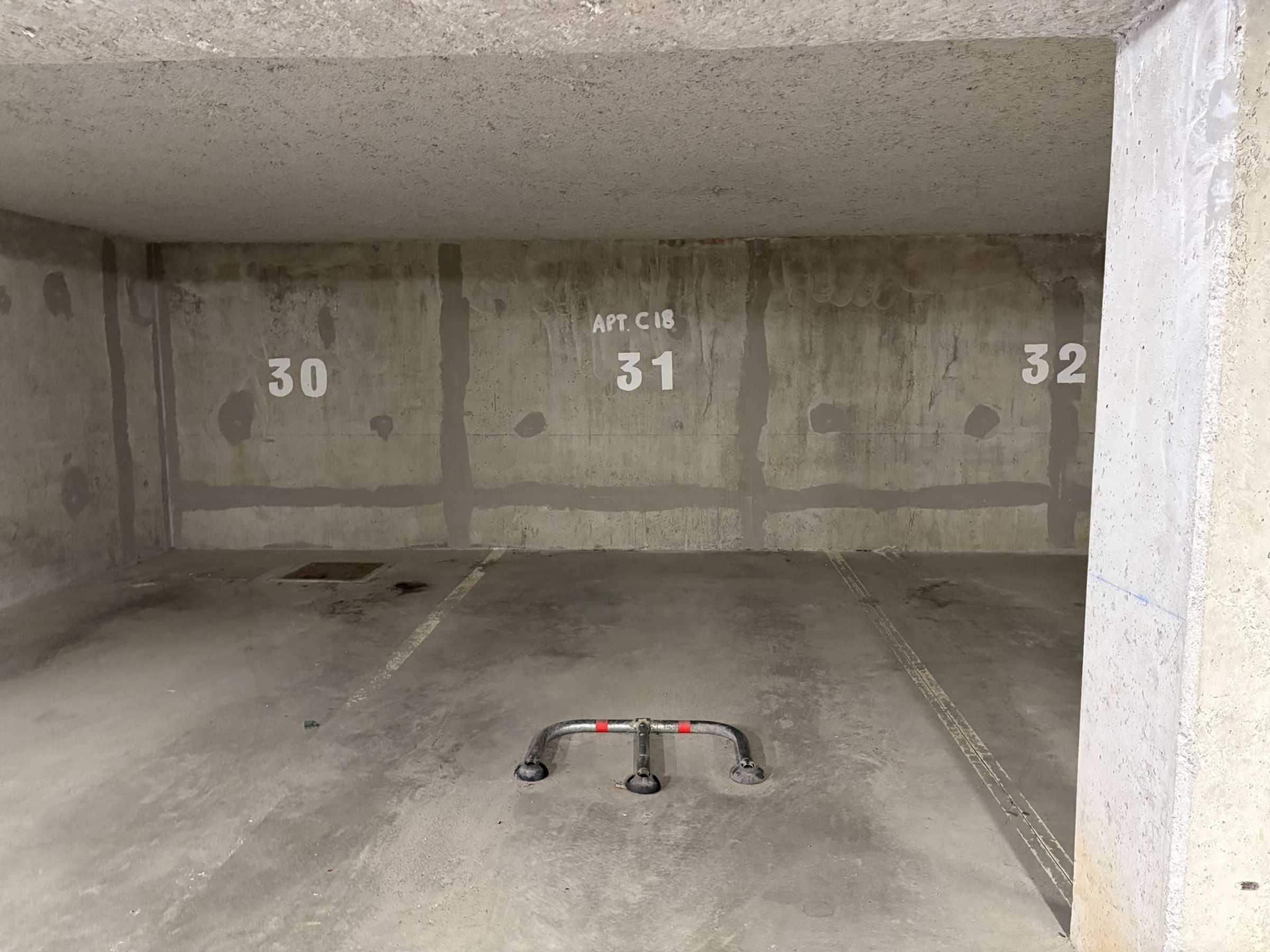 A concrete room with numbered walls 30, 31, and 32, and a metal object on the floor.