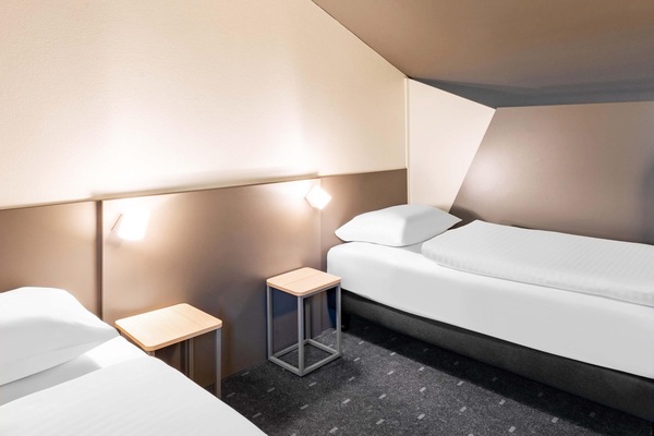 Premium bedding, desk, soundproofing, free WiFi