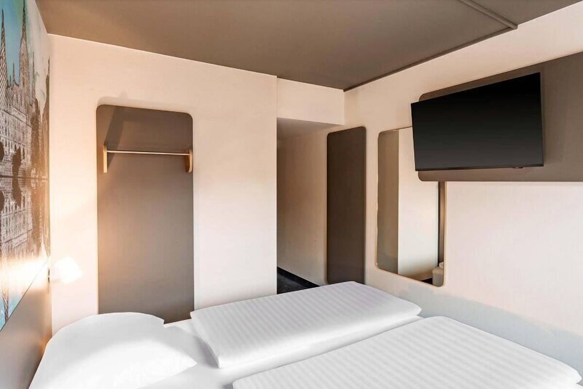 Tweepersoonskamer | Luxe beddengoed, een bureau, geluiddichte muren, gratis wifi