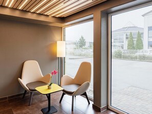 Ylelliset vuodevaatteet, työpöytä, äänieristys, ilmainen Wi-Fi