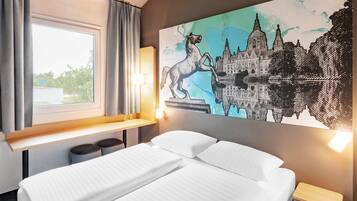 Premium bedding, desk, soundproofing, free WiFi