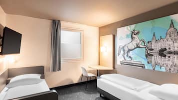 Hochwertige Bettwaren, Schreibtisch, schallisolierte Zimmer