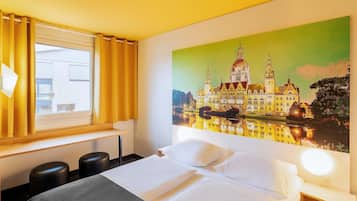Premium bedding, desk, soundproofing, free WiFi