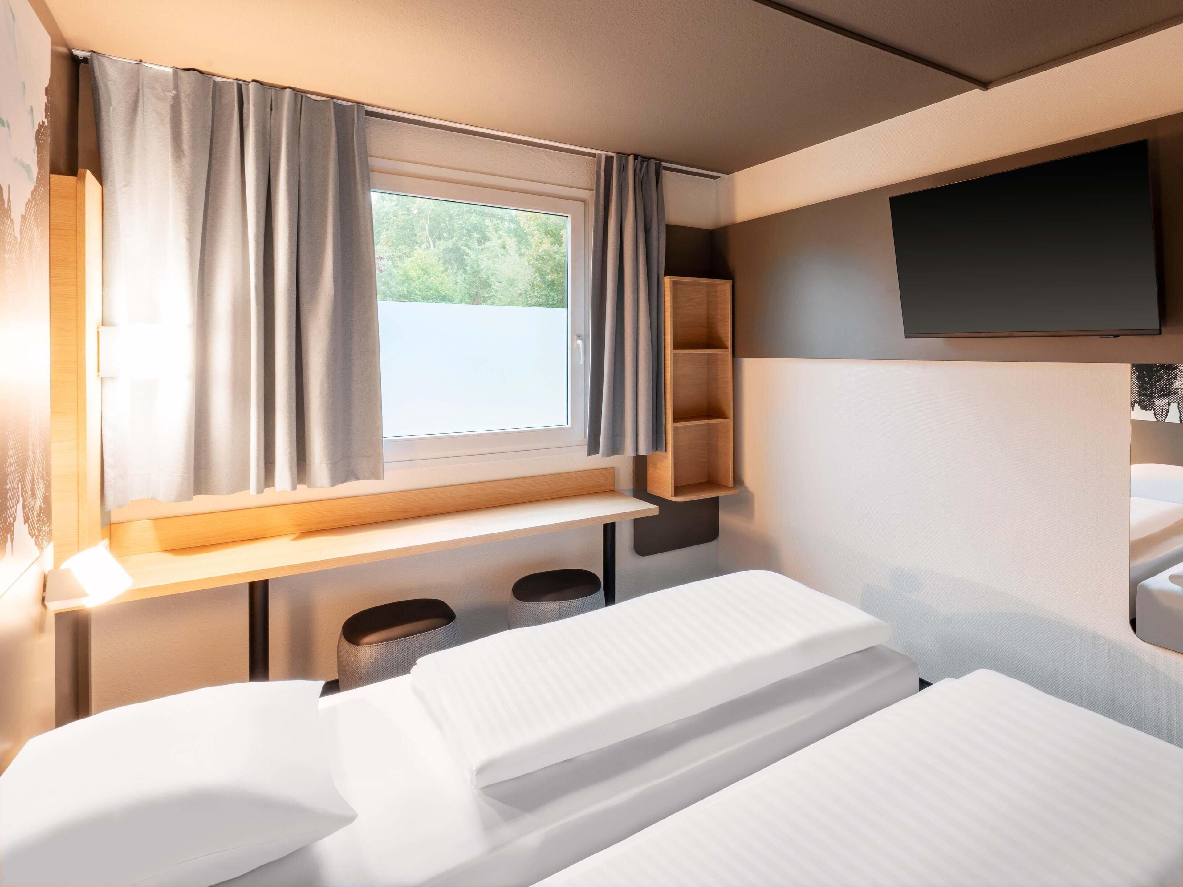 Ropa de cama de alta calidad, escritorio y sistema de insonorización 