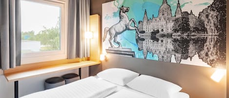 Premium bedding, desk, soundproofing, free WiFi