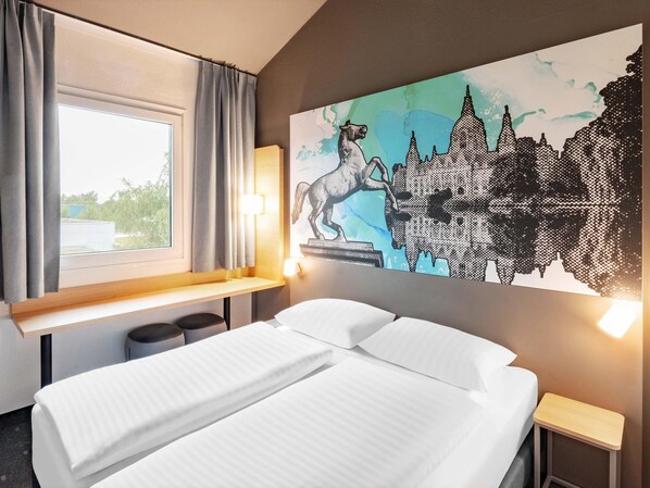 Premium bedding, desk, soundproofing, free WiFi