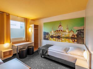 Premium bedding, desk, soundproofing, free WiFi