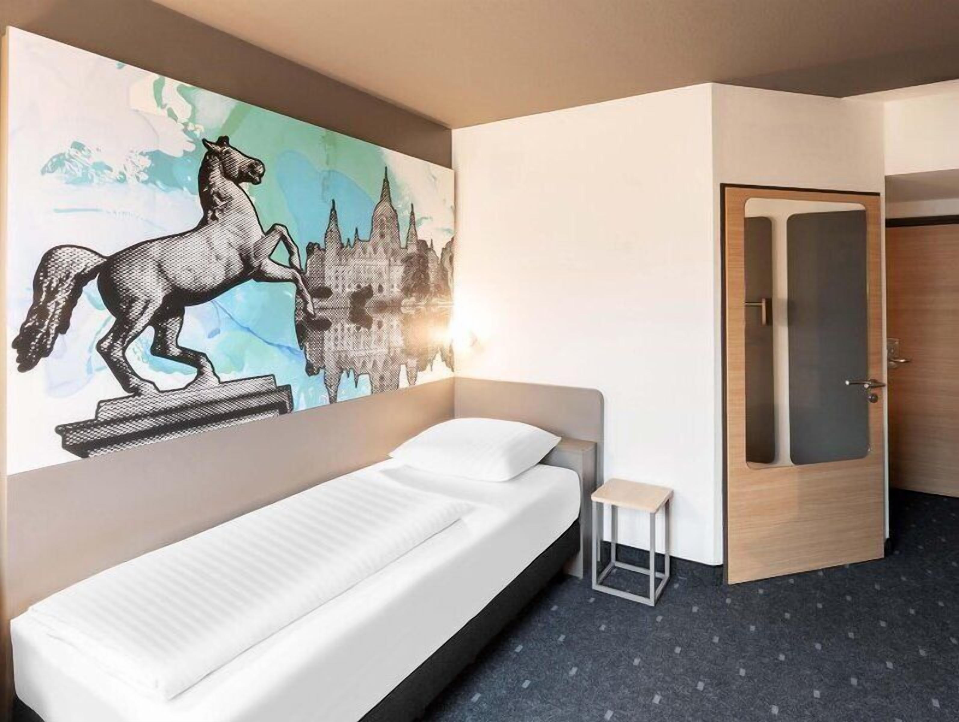 Ropa de cama de alta calidad, escritorio, insonorización y wifi gratis 