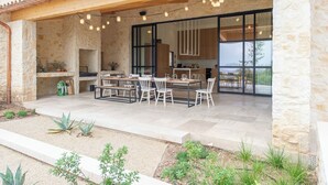 屋外ダイニングエリア