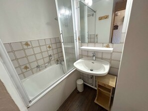 Hair dryer - Bright studio cabin in Les Saisies, 4 ppl, south balcony (Les Saisies)