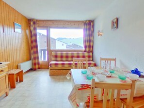 Interior - South-facing studio alcove, pet-friendly, Les Saisies (Hauteluce)
