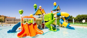 夏季家庭露營水上樂園