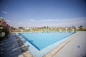 Pool - Luxurious 3 Bedroom Apartment (Marrakech)