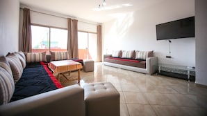 Living area - Luxurious 3 Bedroom Apartment (Marrakech)