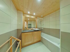 Bathroom - Apartment in Saisies, 4 rooms, 7 people, includes parking (Villard-sur-Doron)