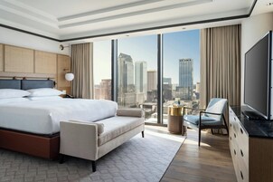 Presidential-Suite, 1 King-Bett und Schlafsofa, Balkon, Hafenblick | Zimmersafe, Schreibtisch, laptopgeeigneter Arbeitsplatz