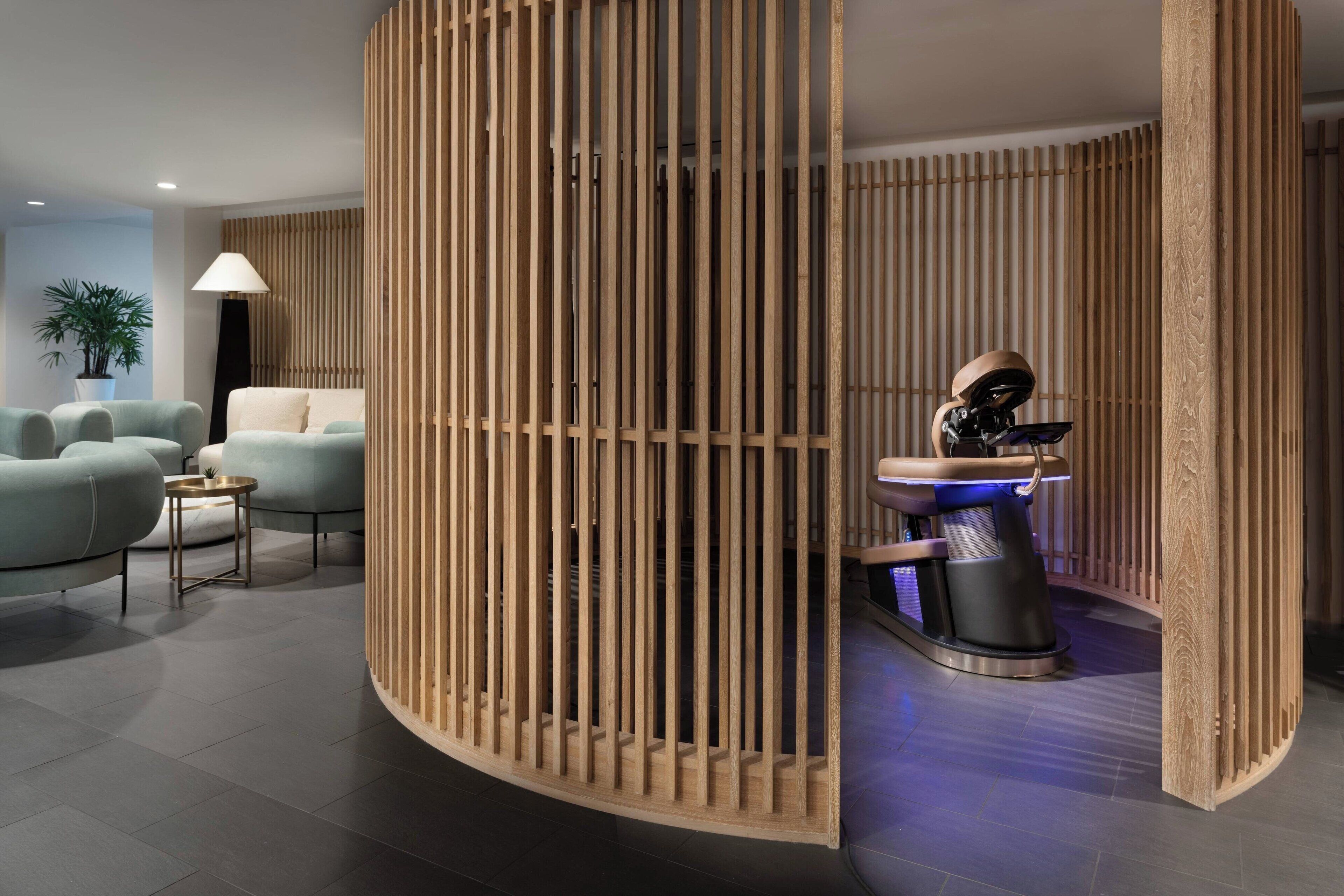 Sauna, steam room, 10 treatment rooms, massages