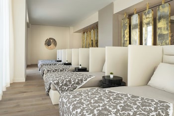 Sauna, steam room, 10 treatment rooms, massages at JW Marriott Tampa Water Street