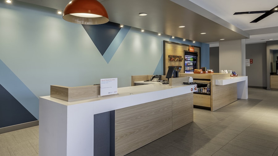 avid hotel Milwaukee West Waukesha by IHG