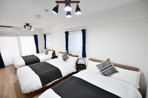 Deluxe Apartment | Desk, blackout drapes, free WiFi, bed sheets