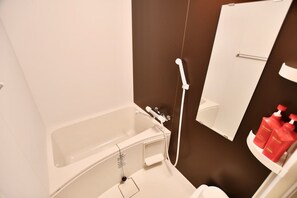 Combined shower/tub, free toiletries, hair dryer, slippers