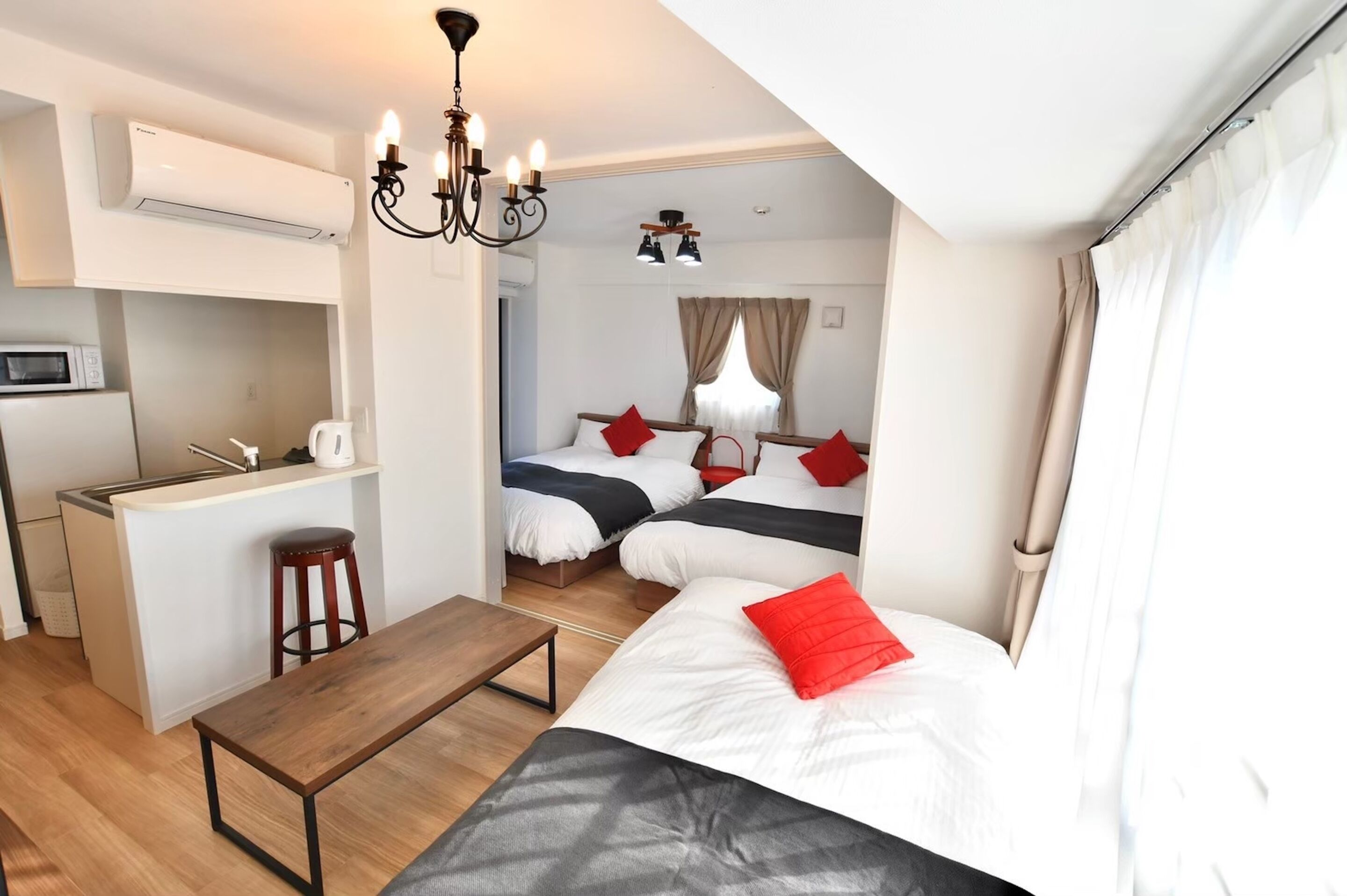 Basic Apartment | Desk, blackout drapes, free WiFi, bed sheets