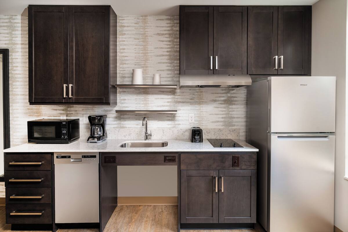 fridge, microwave, stovetop, dishwasher