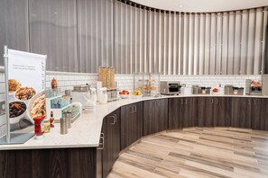Gratis morgenmadsbuffet hver dag