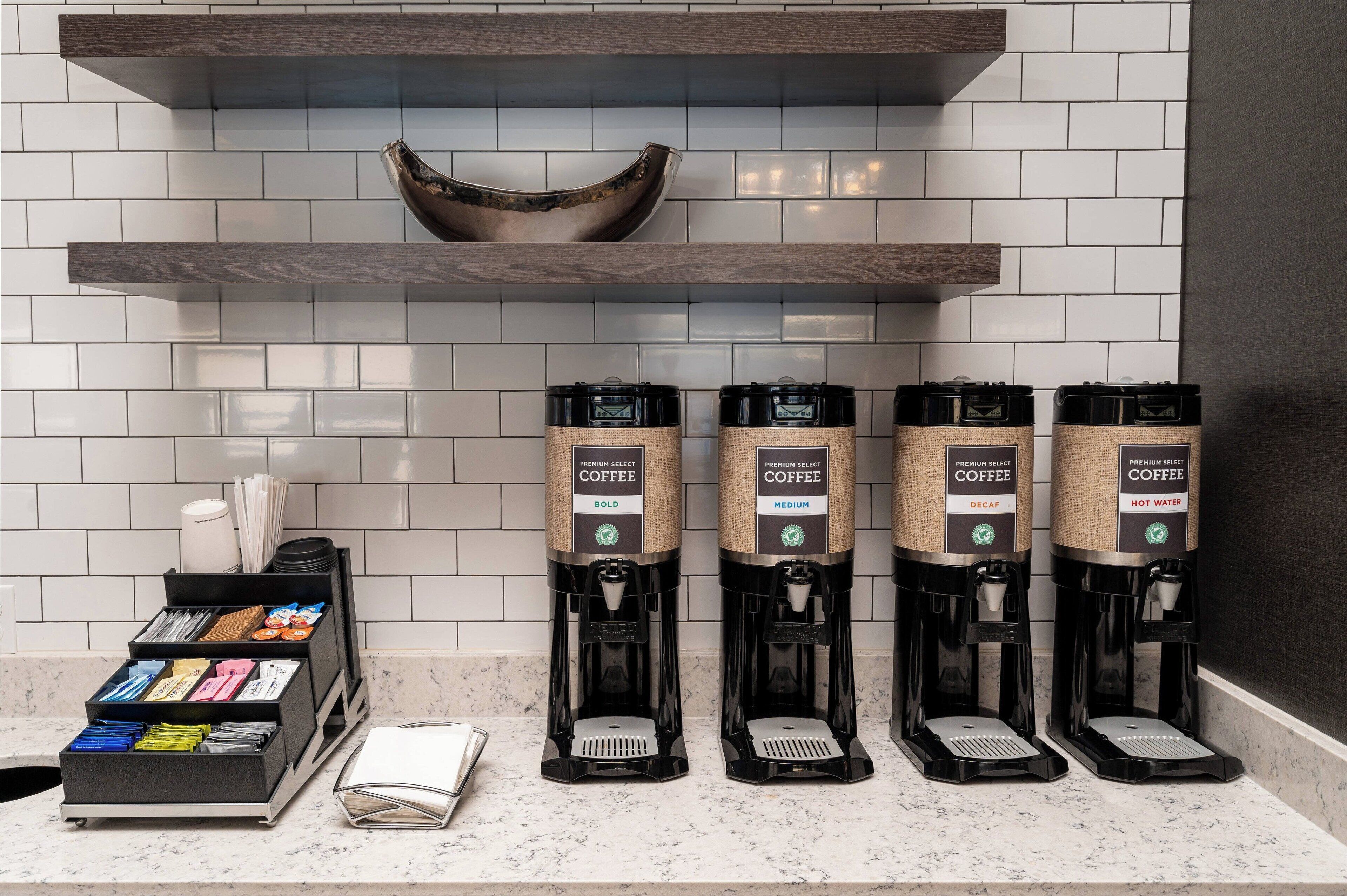 2 restaurants, breakfast served