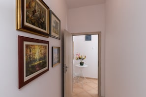 Studio (Studio Apartment) | DĂ©tail de lâintĂ©rieur