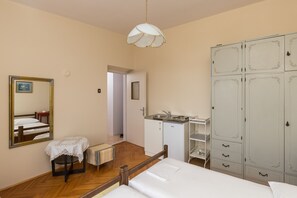 Studio (Studio Apartment) | Living room