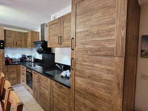 Fridge, microwave, oven, dishwasher - Modern apartment for 8 with WIFI and parking, Les Gets (Les Gets)