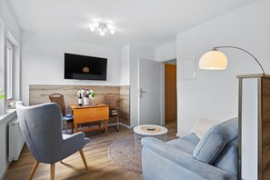 TV - Nr. 3 Fewo Meerblick - Ferienwohnungen Kleckerburg mit Meerblick OFC 05 (Kühlungsborn)