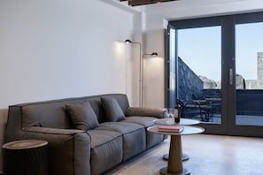 Suite junior (Pool Front) | 1 habitación y caja de seguridad en la habitación 