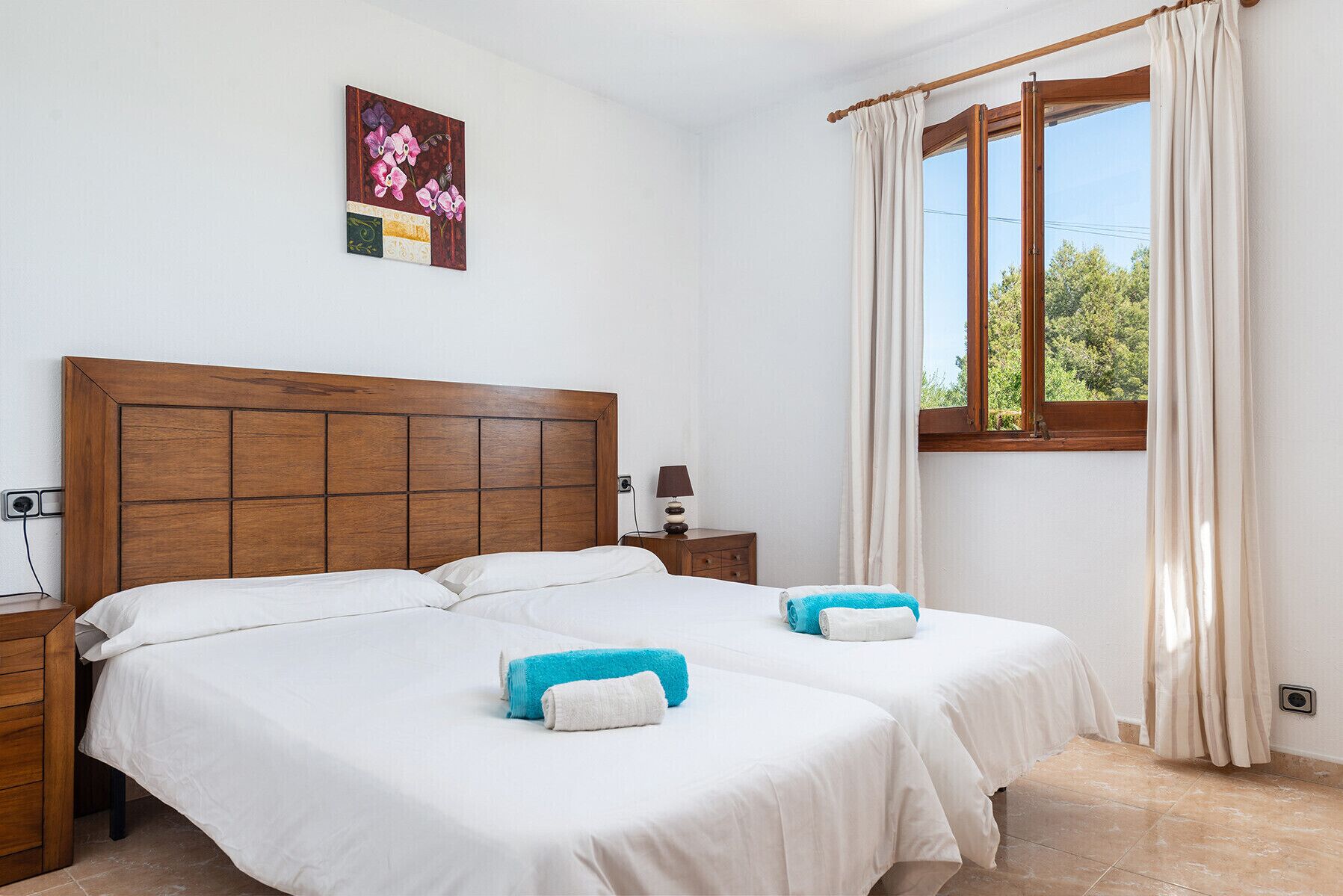 3 bedrooms, in-room safe, desk, iron/ironing board