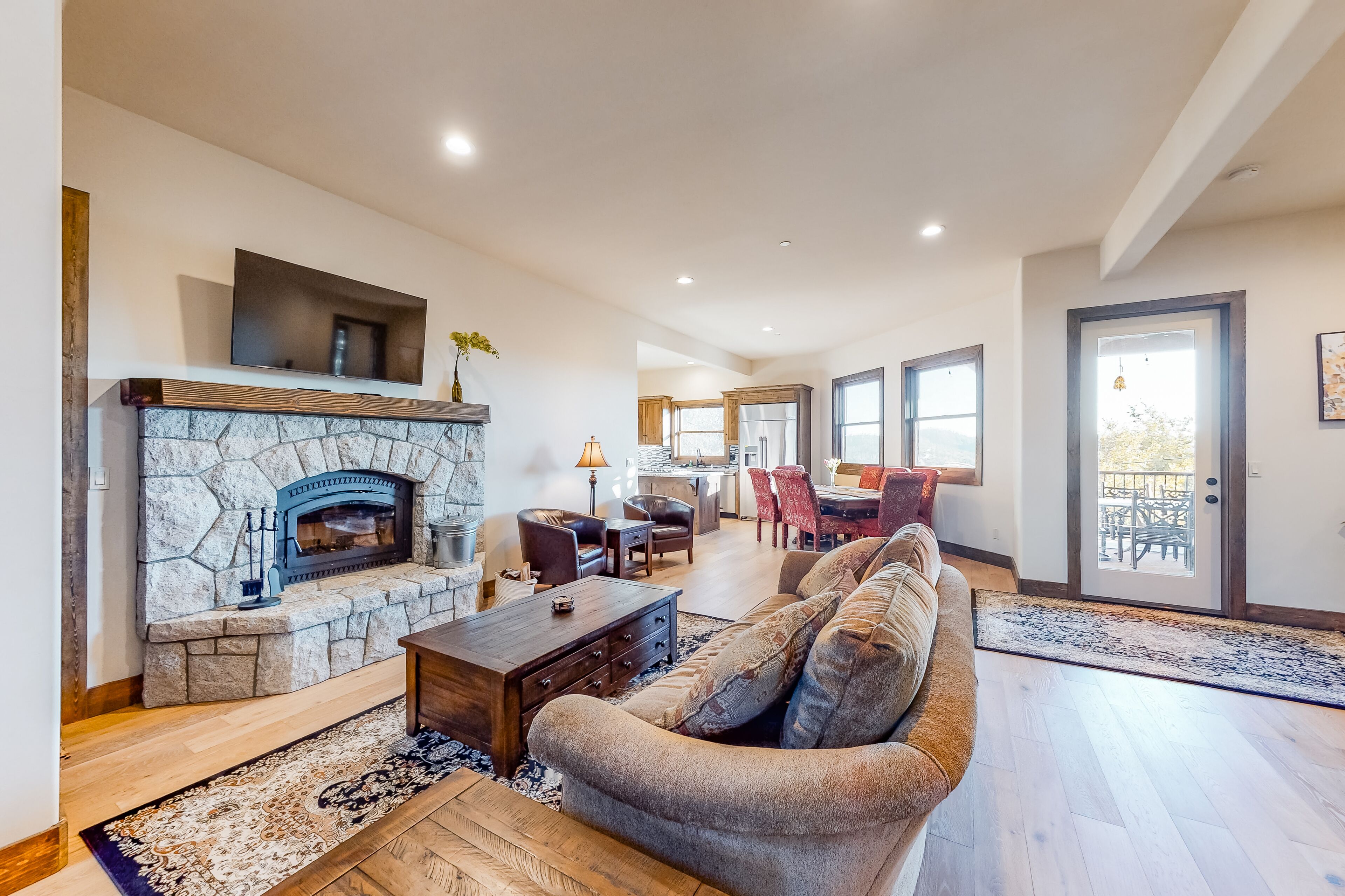 Newly-built, family-friendly home with lake views, central AC, wood fireplace