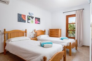 3 sovrum, värdeförvaringsskåp på rummet och strykjärn/strykbräda