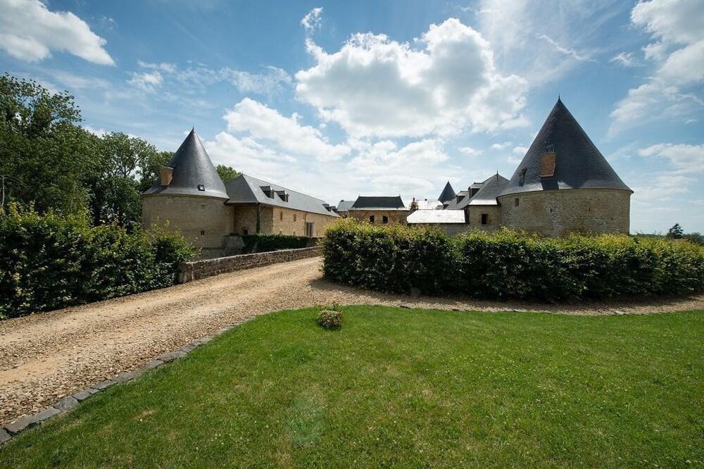 Large gîte in chateau with indoor swimming pool and sauna, ideal for relaxation