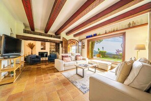 Smart TV, fireplace, ping pong, stereo - Villa Can Toni – Sea View, Pool, Jacuzzi & A/C (Girona)