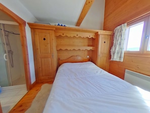 2 bedrooms