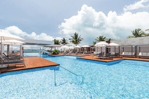 Apartment, 4 Bedrooms, Accessible, Smoking | Pool