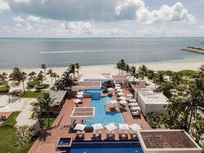 Apartment, 4 Bedrooms, Accessible, Smoking | Beach