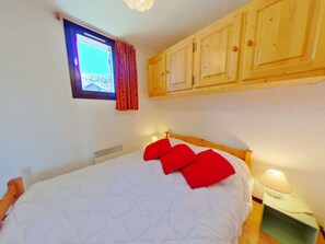 1 間睡房、熨斗/熨衫板