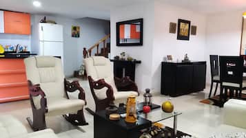 House, 2 Bedrooms, Smoking, Private Pool | Dining room